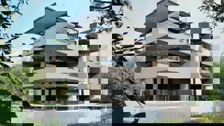 Luksuzna novogradnja - dvigalo, toplotne črpalke, pogled na morje