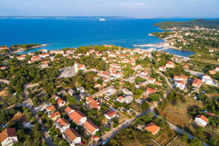 Fantastično zazidljivo zemljišče v bližini morja in plaže