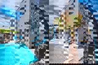 Moderna vila z dvema stanovanjema