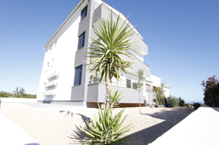 Moderno stanovanje z razgledom na morje, v mirnem delu mesta