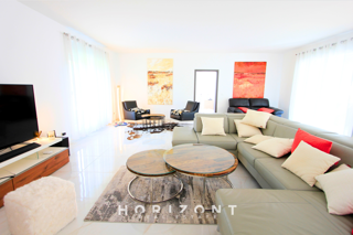 Luksuzna vila z dvema bazenoma - mir in zasebnost v neposredni bližini Zadra