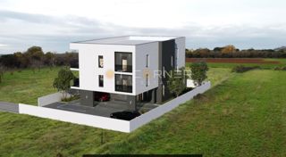 Pulj, pri Šijanskem gozdu, pritlično stanovanje 2SS + 97 m² vrta