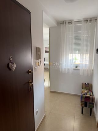 Štinjan, čudovito stanovanje, 2 spalnici, terasa, blizu plaže, UPORABNA