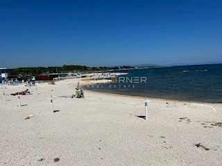 Ližnjan, 400 m od plaže, luksuzno sodobno stanovanje v pritličju z vrtom 80 m2 