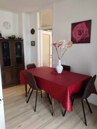 Udobno trisobno stanovanje, Pulj