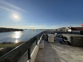 Medulin, penthouse, 1. vrsta ob morju, odprt pogled na morje
