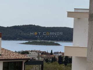 Medulin - moderen stan v novogradnji, 2 spalnici, velika terasa s pogledom na morje