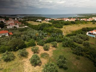 Stanovanje v Štinjanu z razgledom na morje in zasebnim parkirnim mestom.