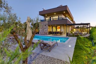 Razkošna vila z turističnim prihodom, Marčana