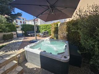 Luksuzno stanovanje z jacuzzijem, 5 minut od plaže