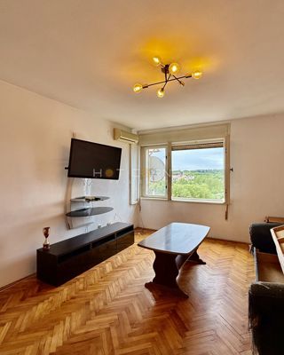 Stanovanje za prenovo v centru Pule – 56 m²
