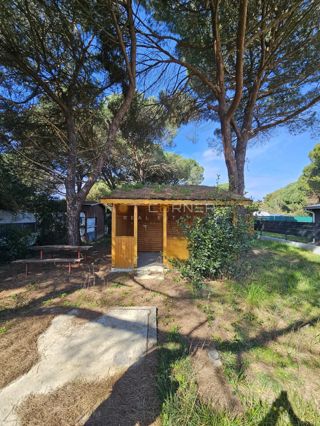 Lesena koča za dopust – Valbandon, mirna oaza v naravi