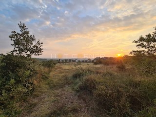 Gradbeno zemljišče Štinjan, Pula, 663m2