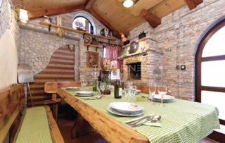Очаровательный Каменный Дом, Шишан, 1500 м² Участка, Истринская Таверна