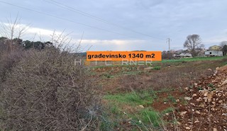 Gradbeno zemljišče Valmade, Pula, 1.350m2