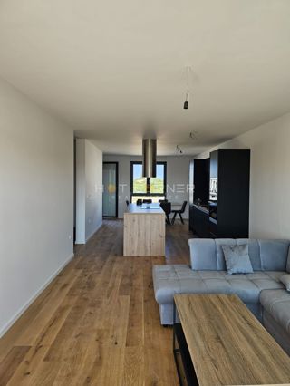 Moderen, svetel penthouse stanovanje v Valdebeku – Pula