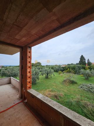 Prostorno stanovanje v Štinjanu s pogledom na Brione in morje