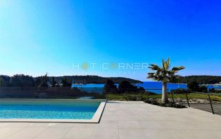 Banjole, neposredno nad plažo, luksuzni penthouse, pogled na morje, bazen, dvigalo