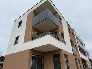 Priložnost, sodobno stanovanje s 2 spalnicama, 1. nadstropje, blizu Pula City Mall-a, vseljivo 06/2026