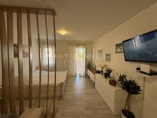 Banjole, 150 m od morja, pritlično stanovanje z 20 m² dvorišča