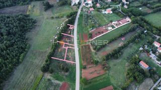 Barban, zazidljivo zemljišče za počitniško hišo, pogled na morje, 89 €/m²