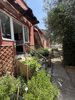 Priložnost – Pulj, širše središče: Čudovita avstro-ogrska vila z dvema stanovanjema, vrtom in konobo