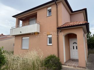 Pula, Šikići, družinska hiša, 3 spalnice, z lepim vrtom