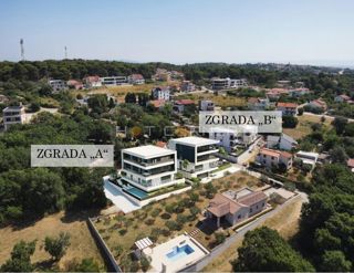 Pritlični luksuz z vrtom