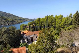 EKSKLUZIVNO! PROSTORNA APARTMAJSKA HIŠA NA OTOKU KORČULI