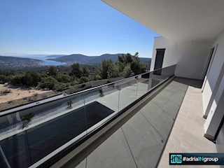 Moderna vila s panoramskim pogledom na morje - Vinišće // preberite opis