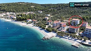 ČIOVO // Slatine, apartmajska hiša 50m od morja / pogled / preberi opis - video