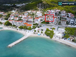 Manjša stanovanjska stavba na atraktivni lokaciji – Podstrana / preberite opis
