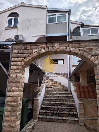 Stan, prodaja, Vodice, 105 m2, 3,5-prostorsko stanovanje (3P+DB)