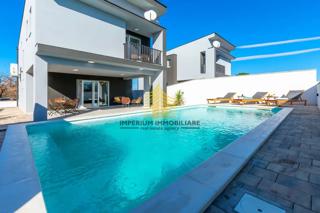 Hiša, Prodaja, Zadar in okolica, Murvica, 100 m2, V nizu