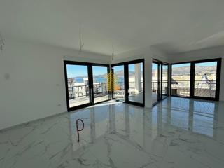 Stan, Prodaja, Okrug, Okrug Gornji, 110 m2, 4,5-prostorsko (4P+DB)