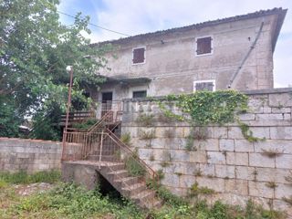 Polovično Zgrajena Avtohtona Istrska Hiša v Bližini Baderne