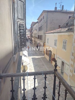Poreč, prostorno stanovanje v starem mestnem jedru, 110 m2