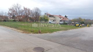 Gradbeno zemljišče s projektom