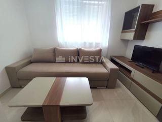 Apartma v pritličju, dve spalnici, blizu morja.