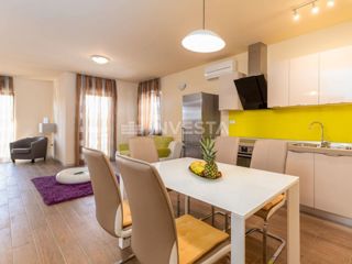 Moderen apartma v prvem nadstropju, le 200 m od morja