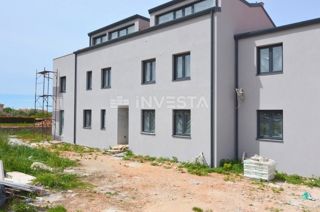 Poreč okolica, dvoetažno stanovanje 107,43 m² v prvem nadstropju in mansardi, novogradnja