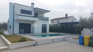 Moderna vila v okolici Poreča s pogledom na morje