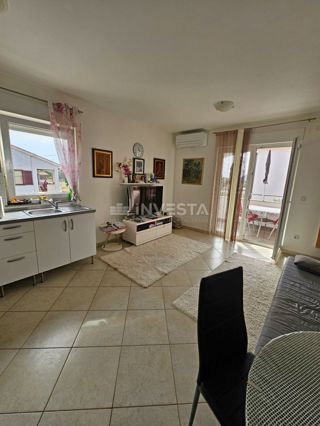 Fažana, apartma 55m2, 2 ss, visoko pritličje, 250 m od plaže in centra