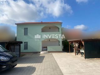 Fažana, Valbandon, samostojna hiša 175 m2, dva apartmaja, blizu morja