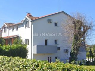Fažana, apartmajska hiša s 6 apartmaji in bazenom