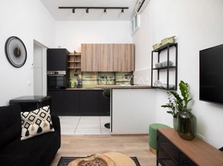 Pula Center, Renoviran Stan 32 m², 2. Nadstropje, Avstro-Ogrska Zgradba