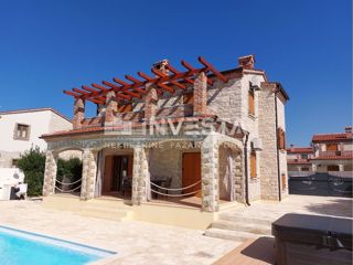 Okolica Svetvinčenta, čudovita rustikalna vila z bazenom 155 m2, 4 spalnice