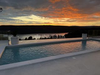 Moderna vila s panoramskim razgledom na morje