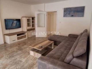Poreč, stanovanje 100 m², tri spalnice, terase, parkirišče