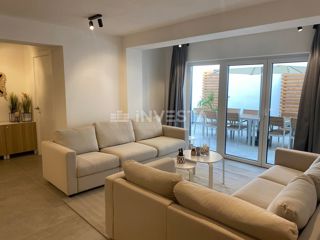 Premantura, luksuzno prostorno stanovanje 123m2 z vrtom in jacuzzijem